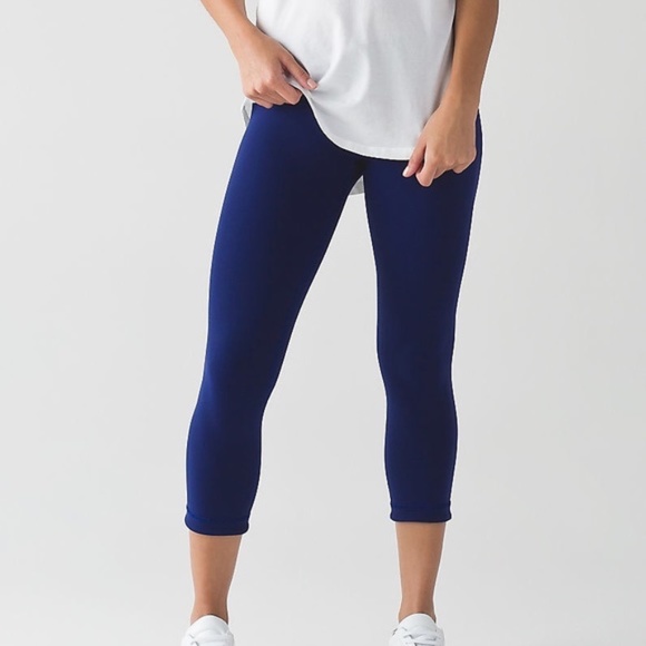 Lululemon Wunder Under Crop III (Reversible) Hero Blue / Pipe Dream Blue Size 6 - Picture 3 of 8